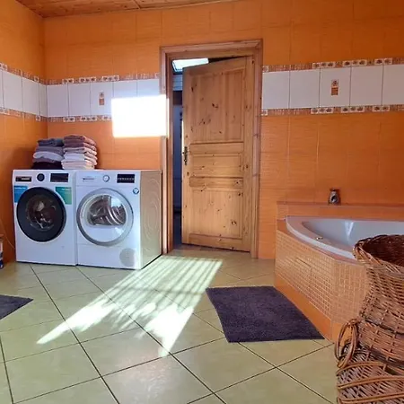 Velky Dum S Bazenem A Saunou Villa