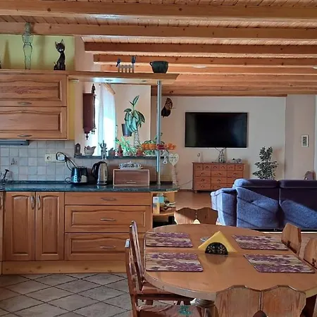 Velky Dum S Bazenem A Saunou Villa