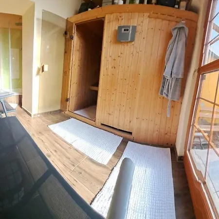 Velký Dům S Bazénem A Saunou Vila Mikulášovice